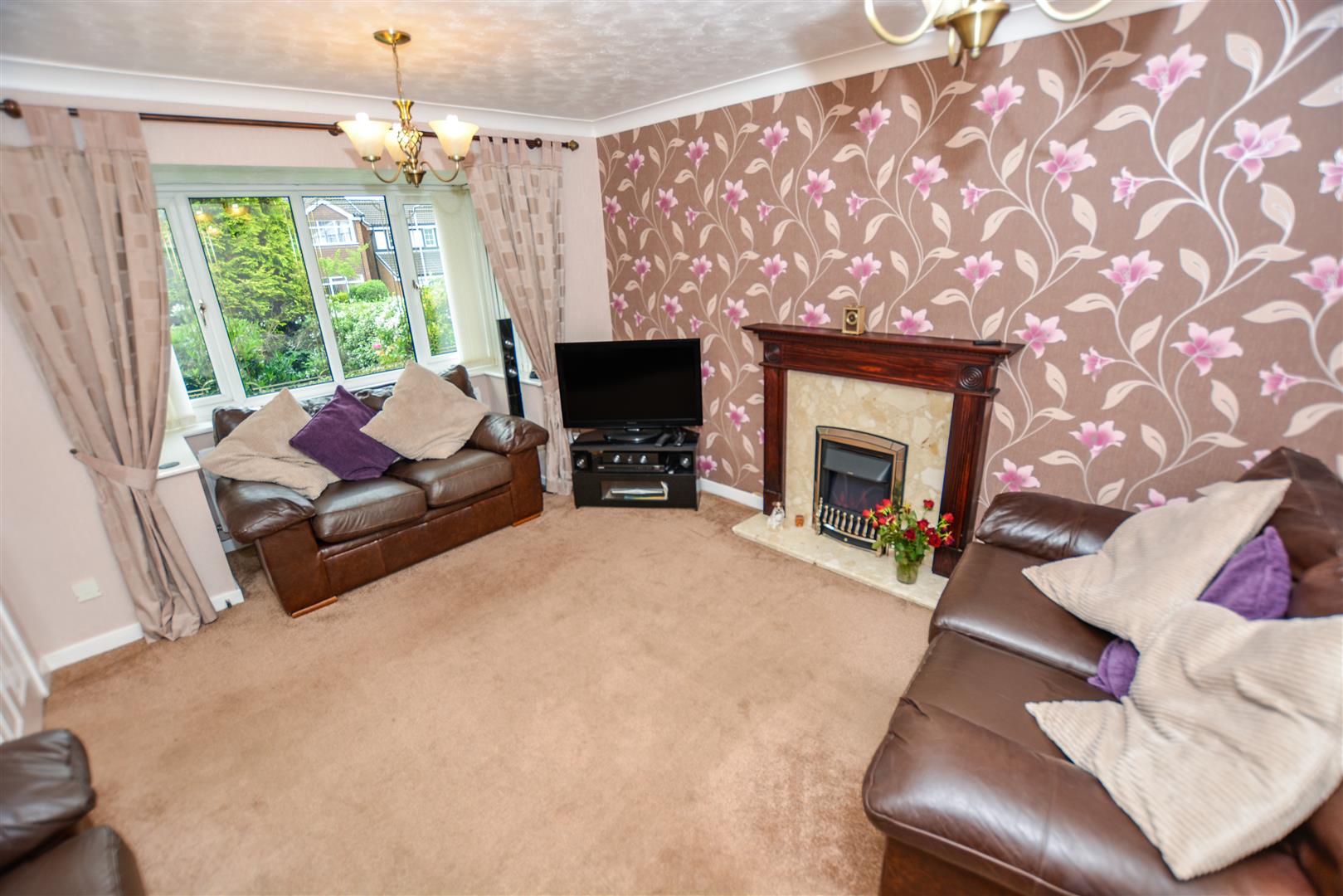 BAY FRONTED LOUNGE